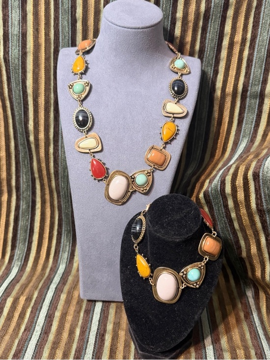 Eternal Sparkle Gemstone Bracelet Celebrate her vibrant  Source Unknown Multicolor Stone Necklace and Bracelet Set - Gold Tone☑️